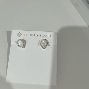 Kendra Scott Tessa Earrings. Pearl white. NWT.